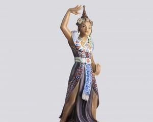 Танцор индокитайского храма
