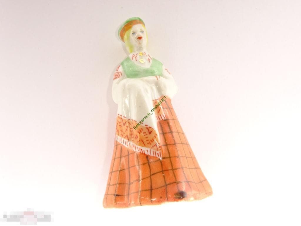 Народная девушка с полотенцем - View 4