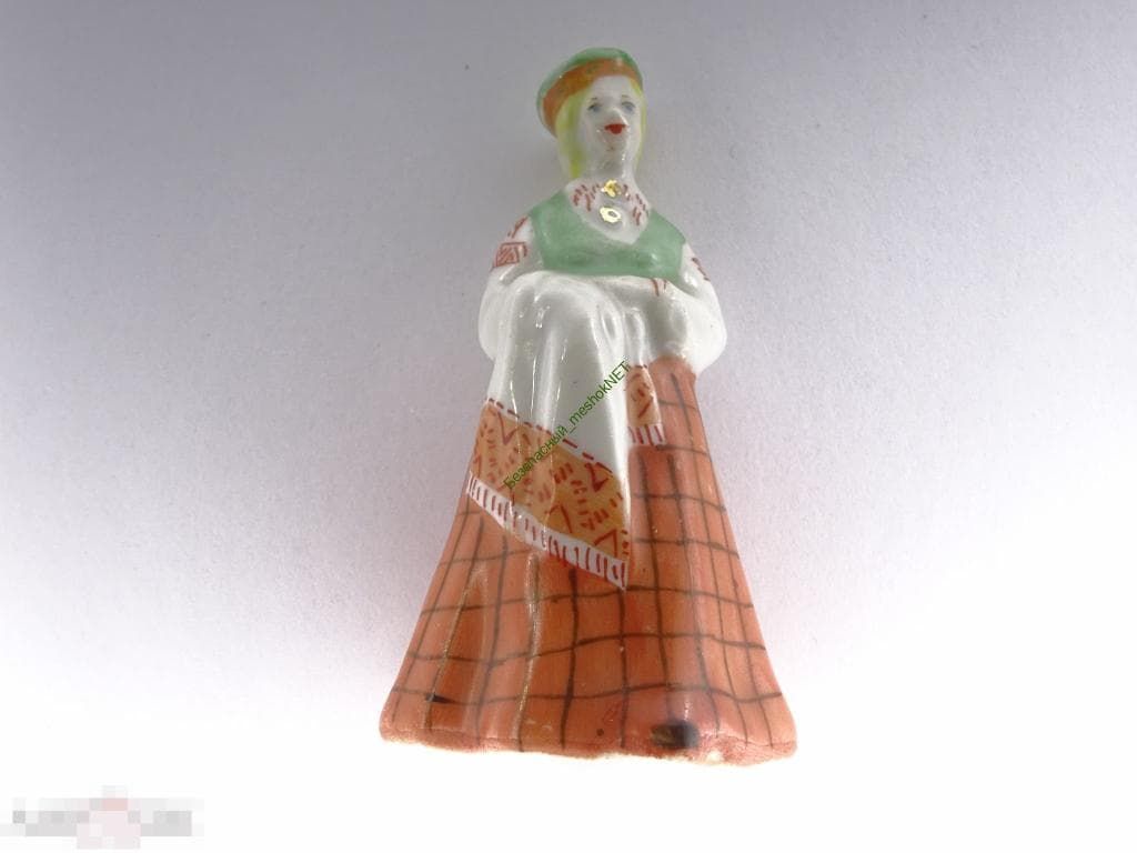 Народная девушка с полотенцем - View 5