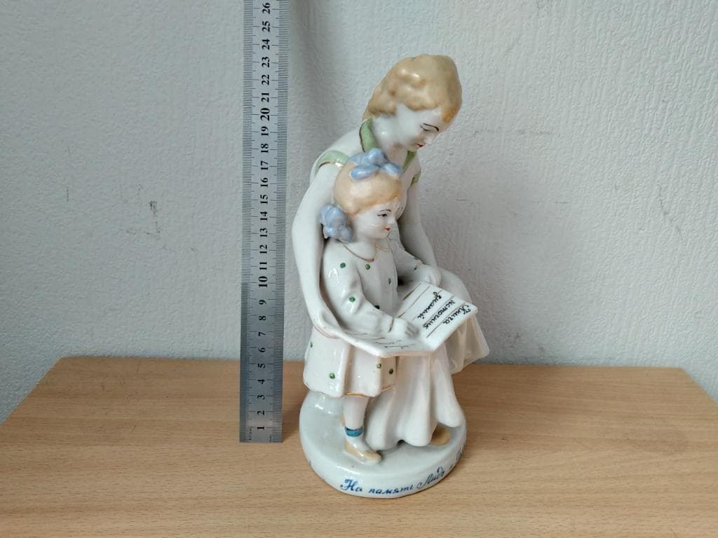 Мать и дочка - View 2