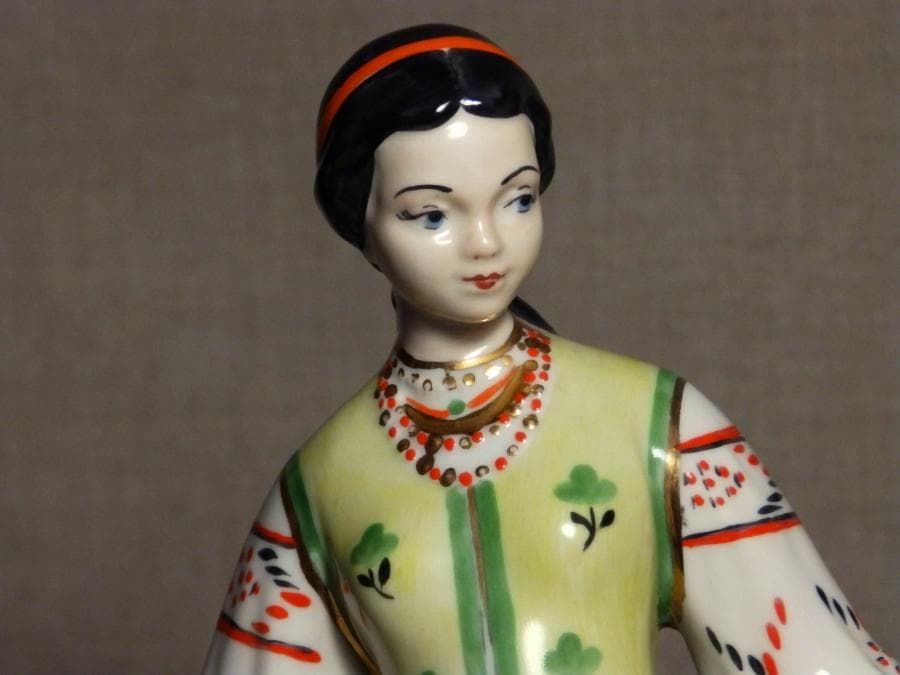 Девушка у плетня с коромыслом - View 5