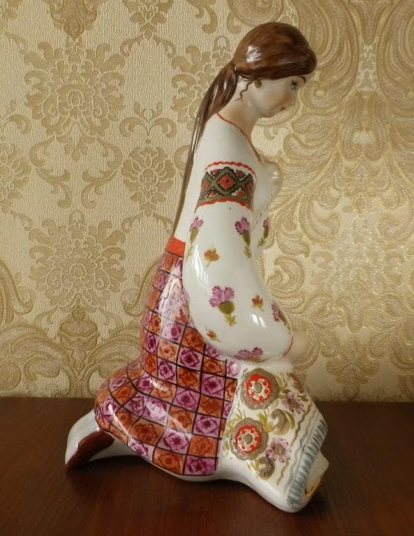 Девушка с рушныком - View 3