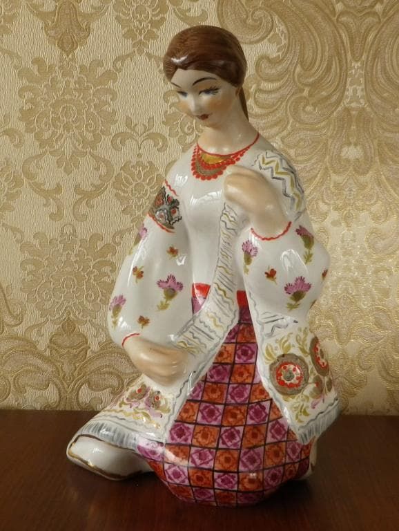 Девушка с рушныком - View 4