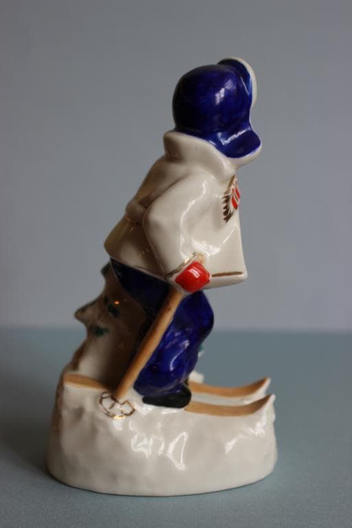 Мальчик на лыжах - View 3