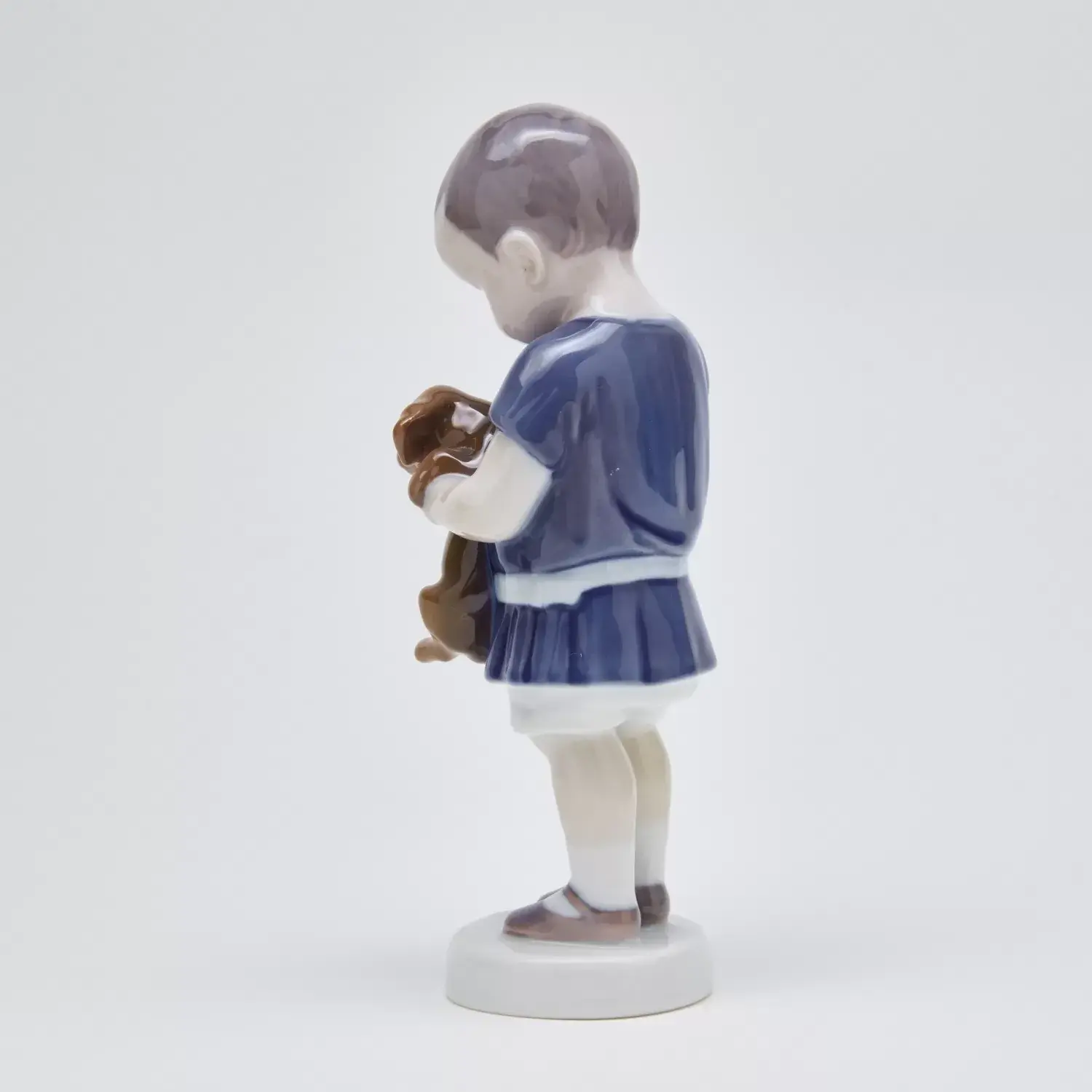 Фигурка "Мальчик с таксой" - View 10