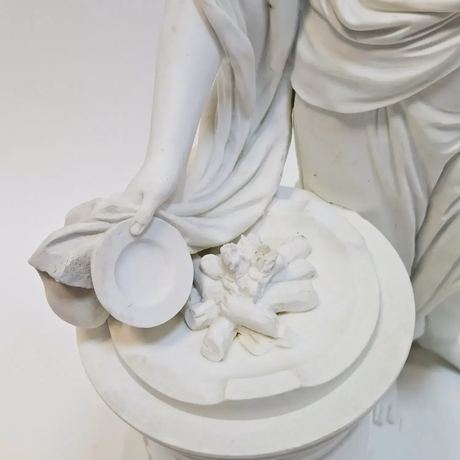 Фигурка Севр бисквит 1790 год Модель Ле Риш Le Riche - View 3