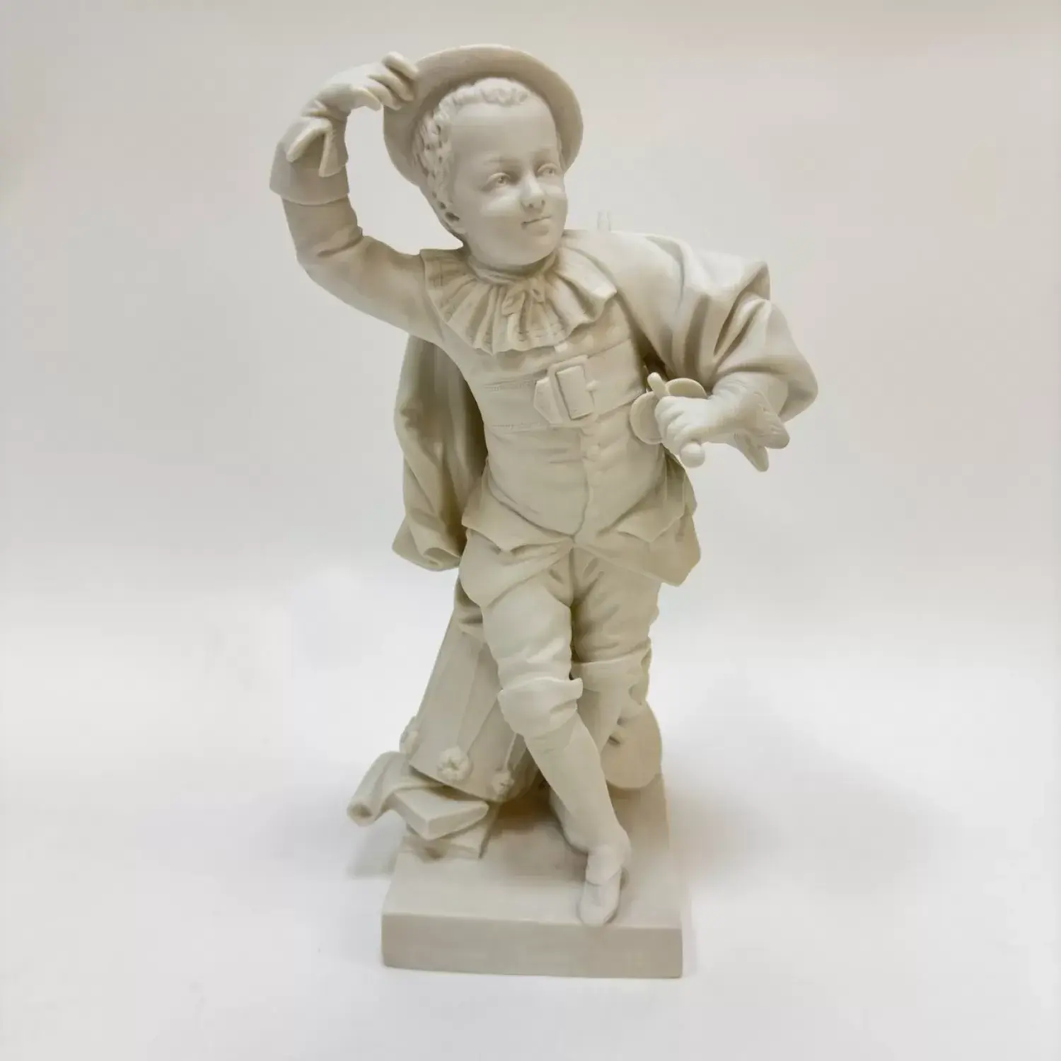 Фигурка "Юный мушкетер" Sevres 1880 г - View 2