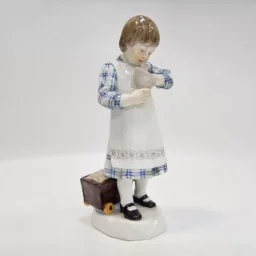 Фигурка Девочка с кульком из серии Счастливое детство 1905-07 гг - View 2