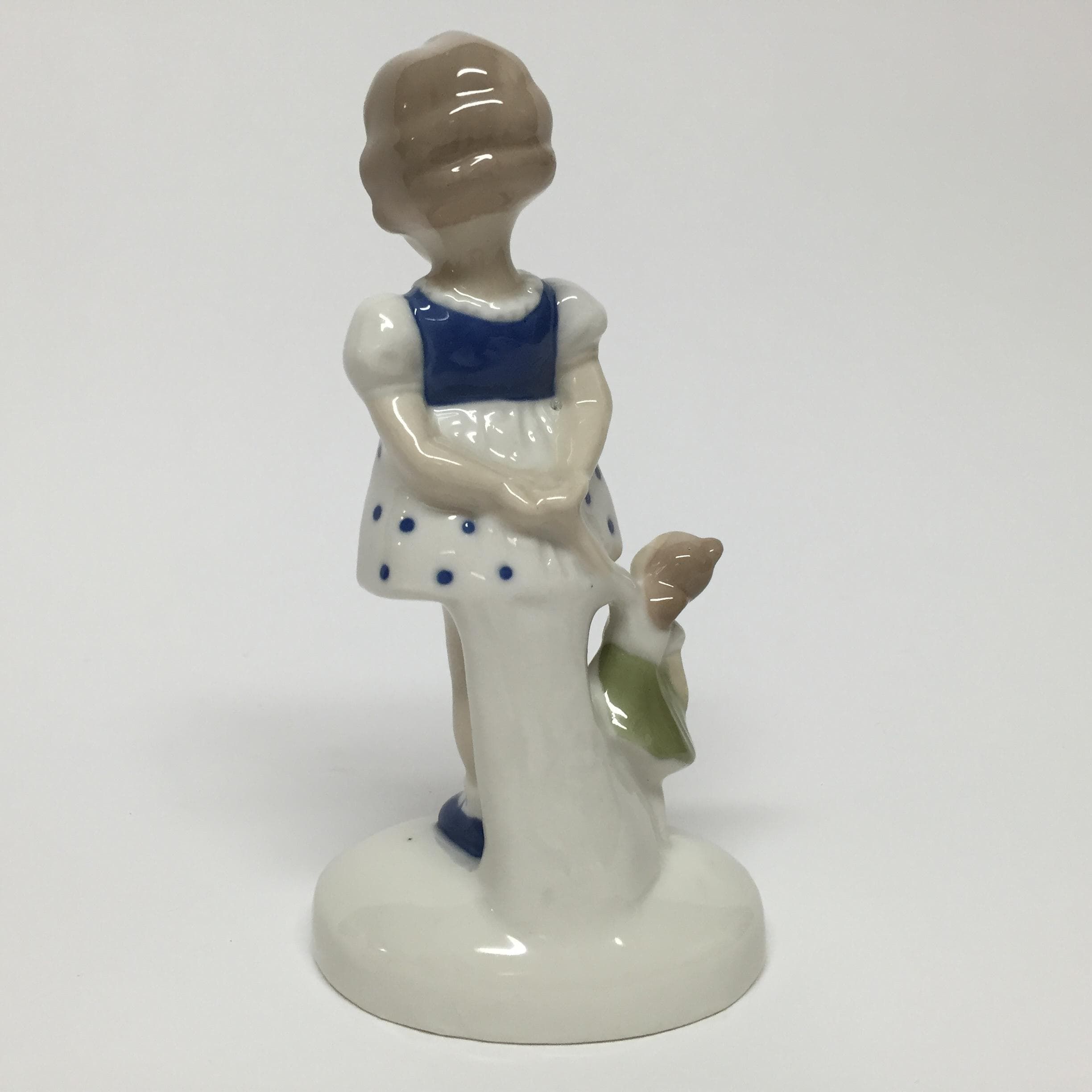 Девочка с куклой - View 2