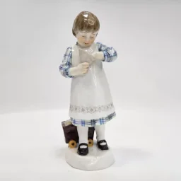 Фигурка Девочка с кульком из серии Счастливое детство 1905-07 гг
