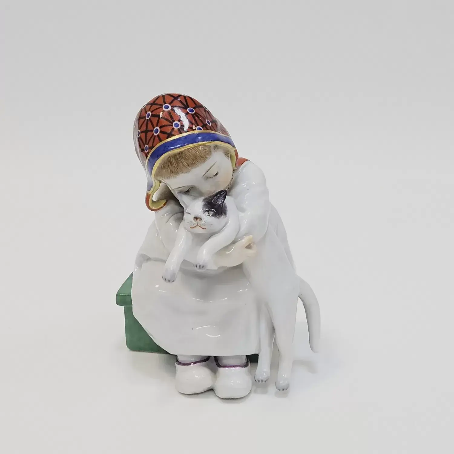 Фигурка «Девочка с котенком» 1924-34гг