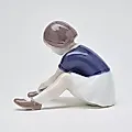 Фигурка "Девочка застегивает туфли" - View 13