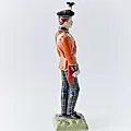 Статуэтка солдата в красно-синей форме - View 3
