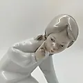 Фарфоровая статуэтка Lladro "Девочка с тапками" авторства Vicente Martinez, Испания, 1970-1990 гг. - View 3