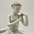 Фарфоровая статуэтка "Балерина с цветком" О. С. Артамоновой, ДФЗ Вербилки, СССР, 1950-е - View 2