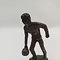 Бронзовая статуэтка "Игра в мяч" (Боулинг), литьё, Европа, 2010-е - View 3