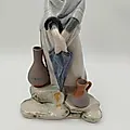 Фарфоровая статуэтка Lladro «Девушка с глиняными сосудами», Испания, 1980-2000 - View 2