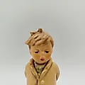 Фарфоровая статуэтка Слишком застенчив, чтобы петь M.I. Hummel Goebel Германия - View 2