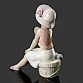 Фарфоровая статуэтка Lladro «Девочка с зеркальцем», Испания, 2005 - View 3