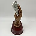 Статуэтка «Испытай удачу» (рука игрока в карты) из композитного материала, Европа, 1960-1970 гг. - View 4