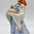 Фарфоровая статуэтка «Девушка с караваем», Дулёво, СССР, 1956 - View 5