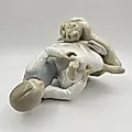 Фарфоровая статуэтка «Девочка, осматривающая ногу» в стиле Lladro, Испания, 1970-2000 - View 5