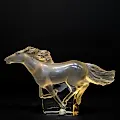 Скульптура "Конь" янтарный