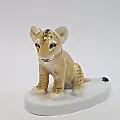 Фигурка Молодая львица