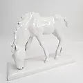 Фигурка белой лошади