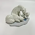 Скульптура редкая Семья белых медведей с медвежонком на льдине