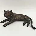 Бронзовая статуэтка лежащего тигра, Западная Европа, современная работа