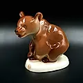 Фарфоровая статуэтка "Медвежонок присевший" скульптора Б.Я. Воробьева, ЛФЗ, СССР, 1970-1992 гг.