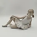 Фарфоровая статуэтка "Лежащая балерина" с росписью, NAO Porcelain, Испания, 1970-2000 гг.