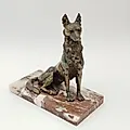 Бронзовая статуэтка собаки на мраморном постаменте, Западная Европа, 1970-1990 гг.