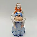 Статуэтка 'Девушка с караваем' из фарфора, Дулево, СССР, 1950-1965