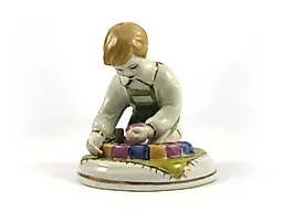 Мальчик с кубиками