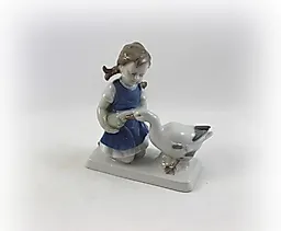 Девочка с гусем