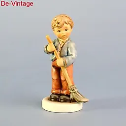 Мальчик с метлой