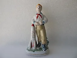 Пионер С Ракетой Высота 18 см