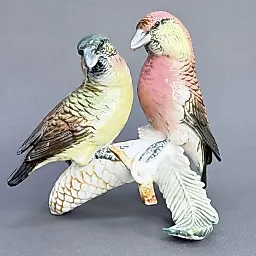 Статуэтка фарфор пара Клестов на ветке Германия Волькштадт 1919-1945 г