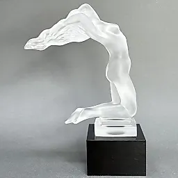 Статуэтка обнаженная женщина сатиновое стекло дизайн 1930г. Г. Хоффманн Чехия 21 в