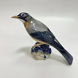 Статуэтка Белобровик на ветке с ягодами Роял Копенгаген 1935-1949 гг.