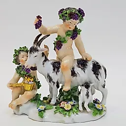 Фигурка путти с козой и козленком