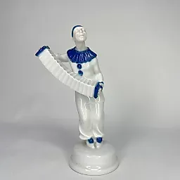 Статуэтка "Пьеро с гармонью" 1920е гг