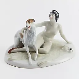 Статуэтка "Обнаженная девушка с собакой"