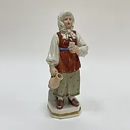 Статуэтка "Женщина с кувшином " 1810-30 гг мануфактура Ф.Я. Гарднера