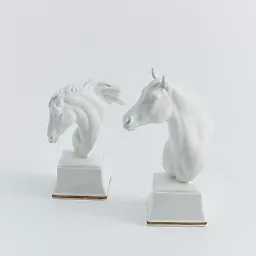 Два бюста лошадей Phelegon и Astrope