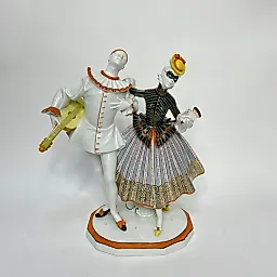 Скульптурная группа "Пьеро и Коломбина" 1919 г