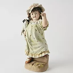 Старинная статуэтка "Девочка с собакой"