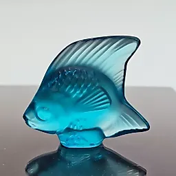 Хрустальная рыбка голубого оттенка